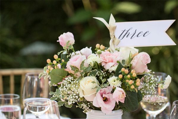 Easy And Fun DIY Floral Arrangements